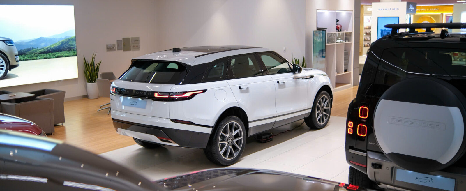 Land Rover 35 Land Rover z7008693315828_9fdad982027d1cde1f7f42730fd9fb6e