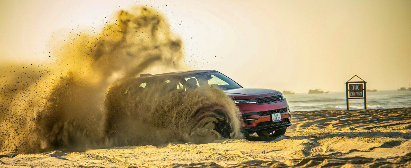 Land Rover 33 Land Rover z7129179215675_298271beccd28c671513b68013344d57