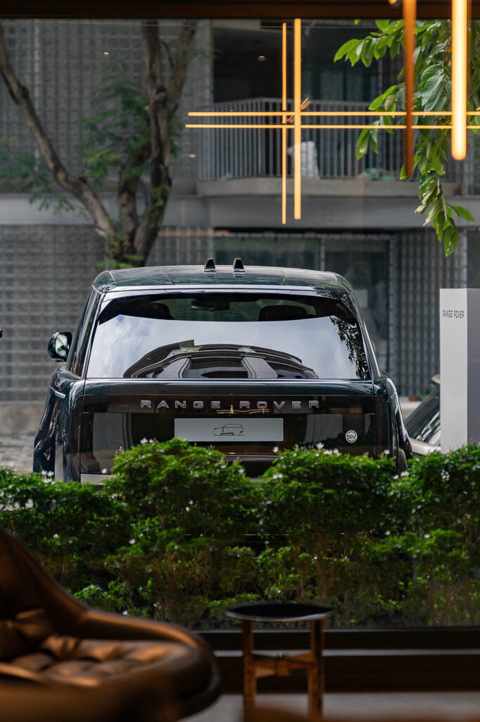 Range Rover SV - Khi tính cá nhân hóa được nâng tầm 5 Range Rover SV - Khi tính cá nhân hóa được nâng tầm z7223425645007 3aa8522c24ef51c8dfee728dc389a8af Range Rover SV - Khi tính cá nhân hóa được nâng tầm