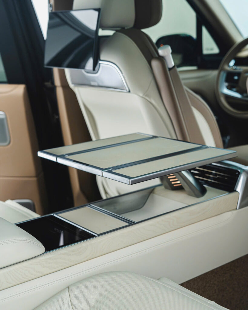 Range Rover SV - Khi tính cá nhân hóa được nâng tầm 7 Range Rover SV - Khi tính cá nhân hóa được nâng tầm z7223433856783 c464a2ed1bc6beae4097e9646a0b1ee1 Range Rover SV - Khi tính cá nhân hóa được nâng tầm