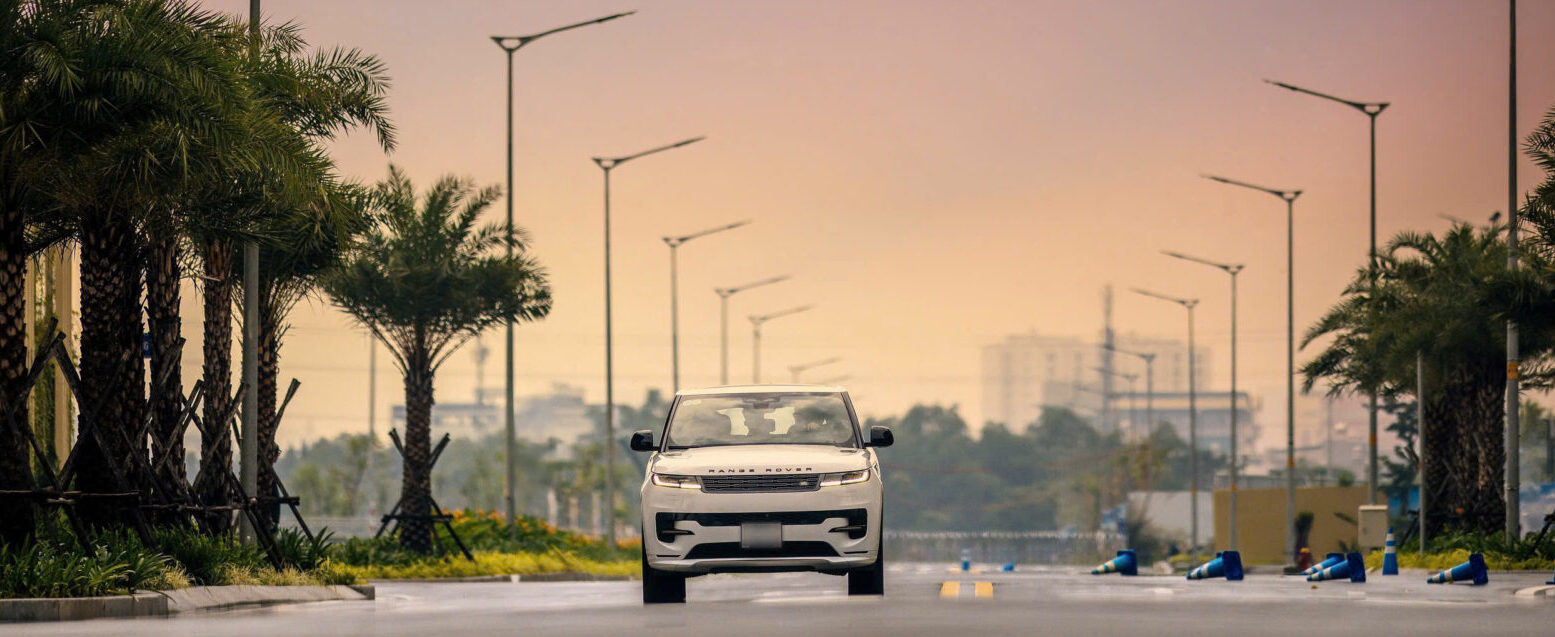 Land Rover 32 Land Rover z7227803783789_043794ce28ae8c4b07520ab1b515e041